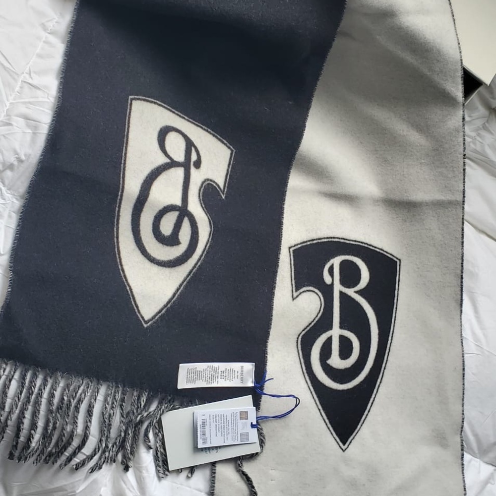 New with tag Burberry B Shield Unisex Reversible Black&Cream Wool Cashmere Scarf - Picture 10 of 15